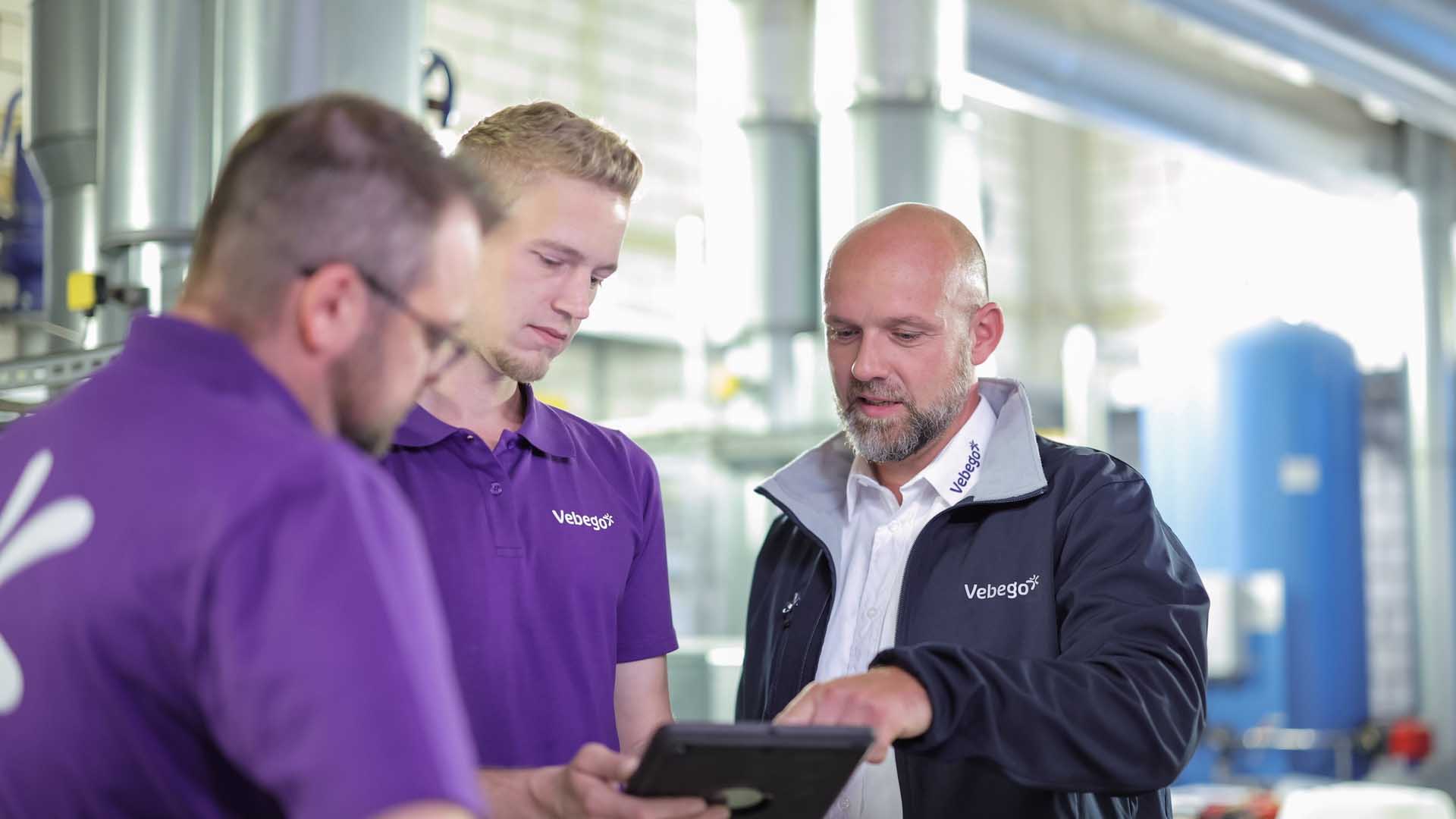 Einsatzbesprechung am Tablet