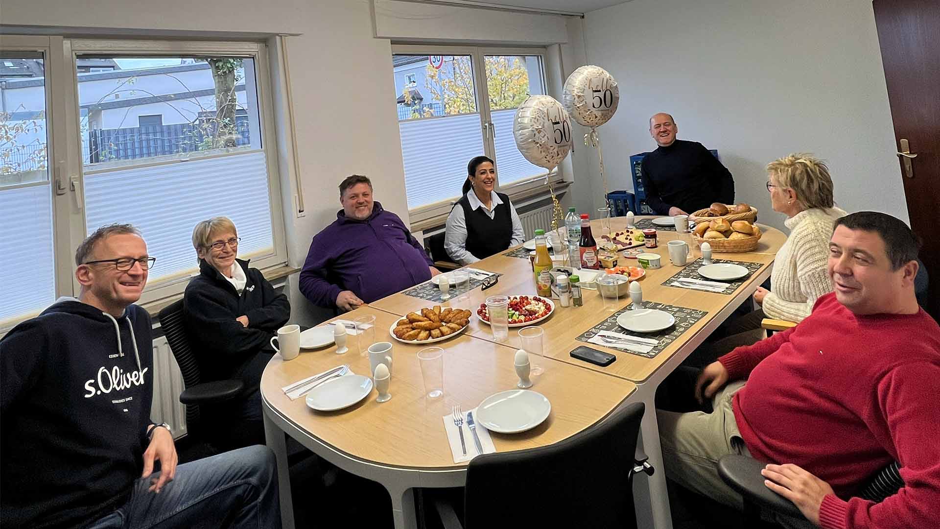 Mitarbeitende feiern Jubiläum von Vebego